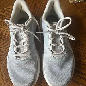 Reebok Women's Light Gray Mesh Sneakers